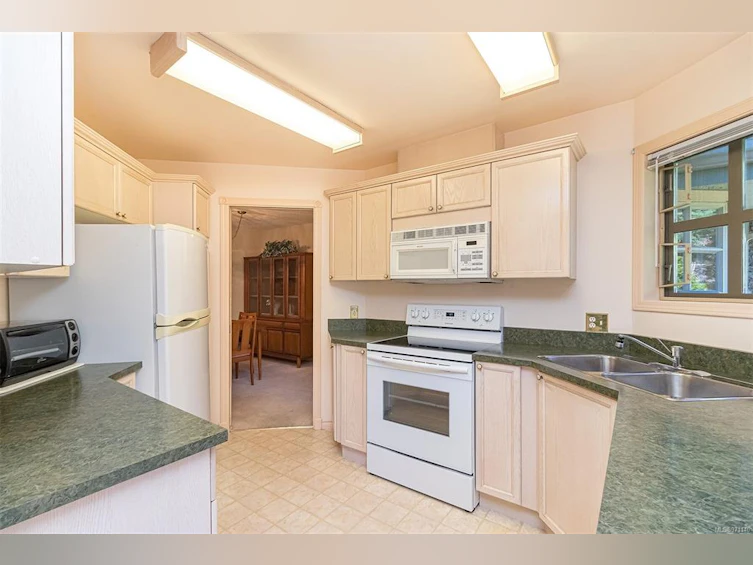 25-500 Marsett Place, Saanich, BC, V8Z 7J1 - 3