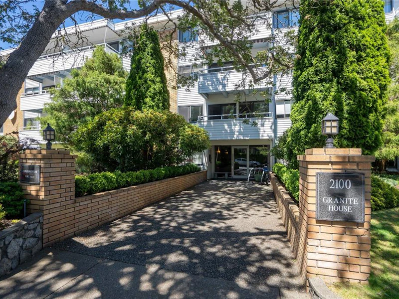 301 - 2100 Granite Street, Oak Bay BC V8S 3G7