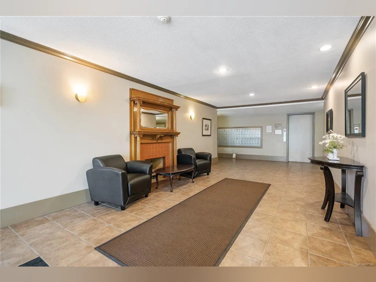 301-2100 Granite Street, Oak Bay, BC, V8S 3G7 - 3