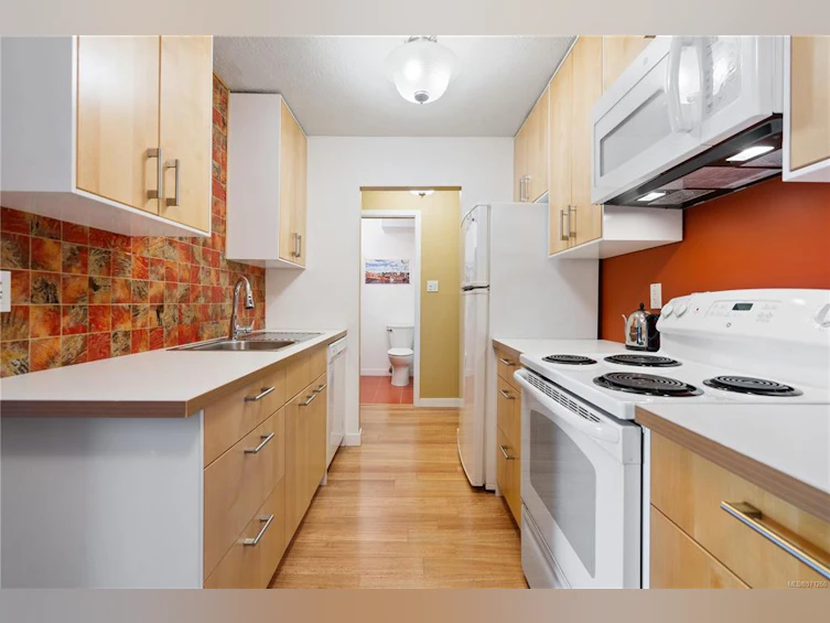 301-2100 Granite Street, Oak Bay, BC, V8S 3G7 - 5