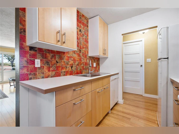 301-2100 Granite Street, Oak Bay, BC, V8S 3G7 - 6