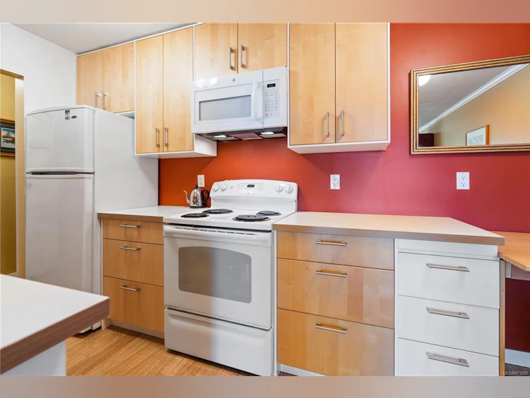 301-2100 Granite Street, Oak Bay, BC, V8S 3G7 - 7