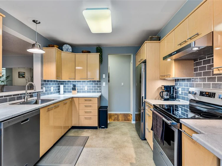 101-1240 Verdier Avenue, Central Saanich, BC, V8M 2G9 - 2