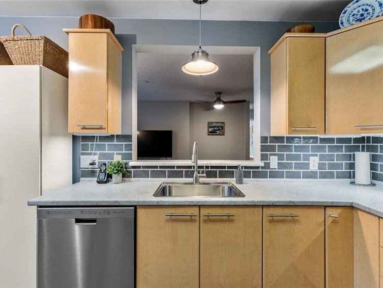 101-1240 Verdier Avenue, Central Saanich, BC, V8M 2G9 - 4