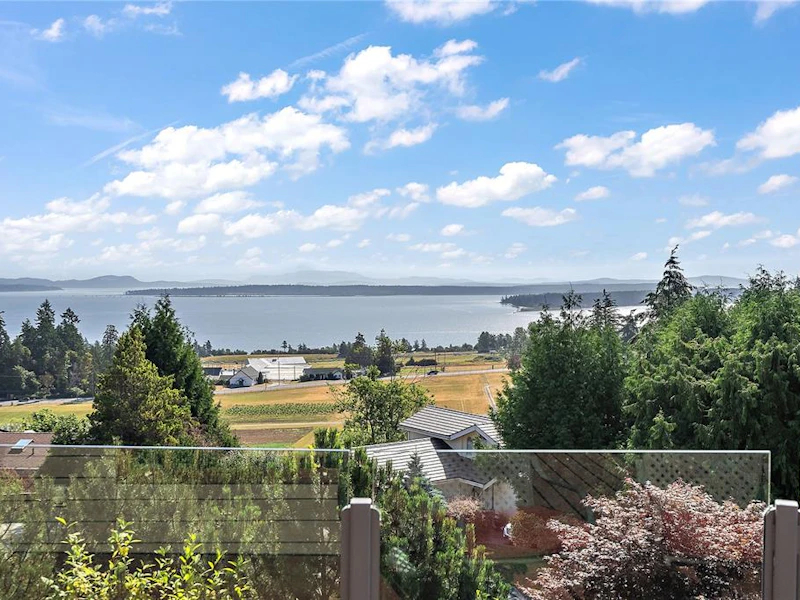 8760 Beaumaris Place, North Saanich BC V8L 3Z6