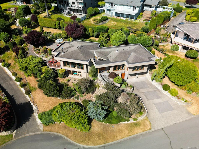 8760 Beaumaris Place, North Saanich, BC, V8L 3Z6 - 2