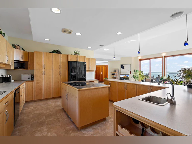 8760 Beaumaris Place, North Saanich, BC, V8L 3Z6 - 6