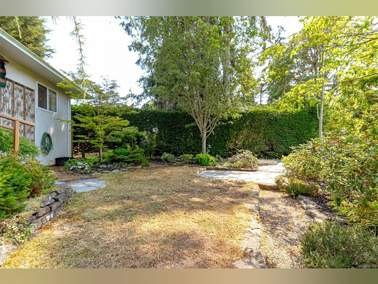 10232 Fifth Street, Sidney, BC, V8L 1X6 - 28