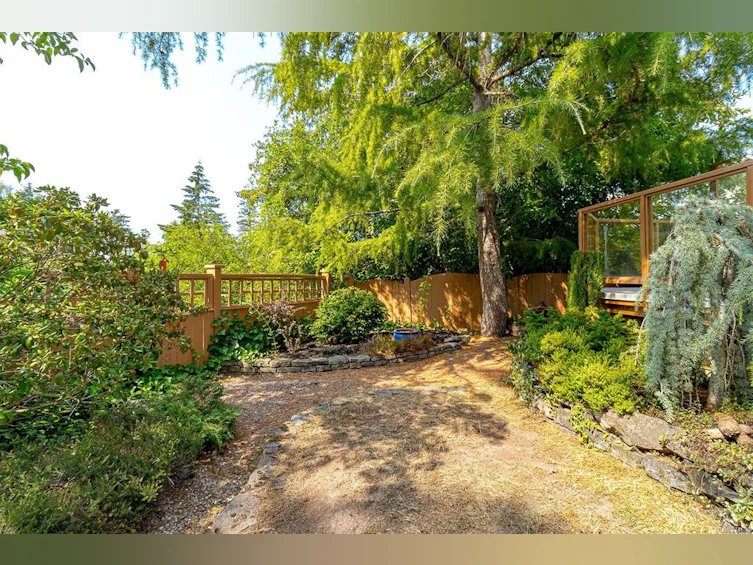 10232 Fifth Street, Sidney, BC, V8L 1X6 - 30