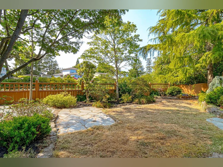 10232 Fifth Street, Sidney, BC, V8L 1X6 - 31