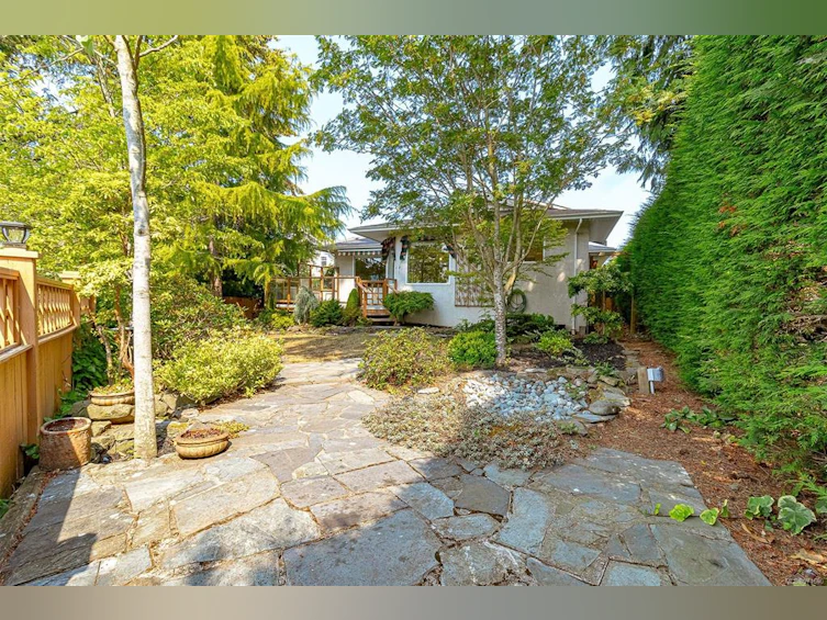 10232 Fifth Street, Sidney, BC, V8L 1X6 - 32