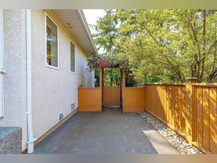 10232 Fifth Street, Sidney, BC, V8L 1X6 - 33