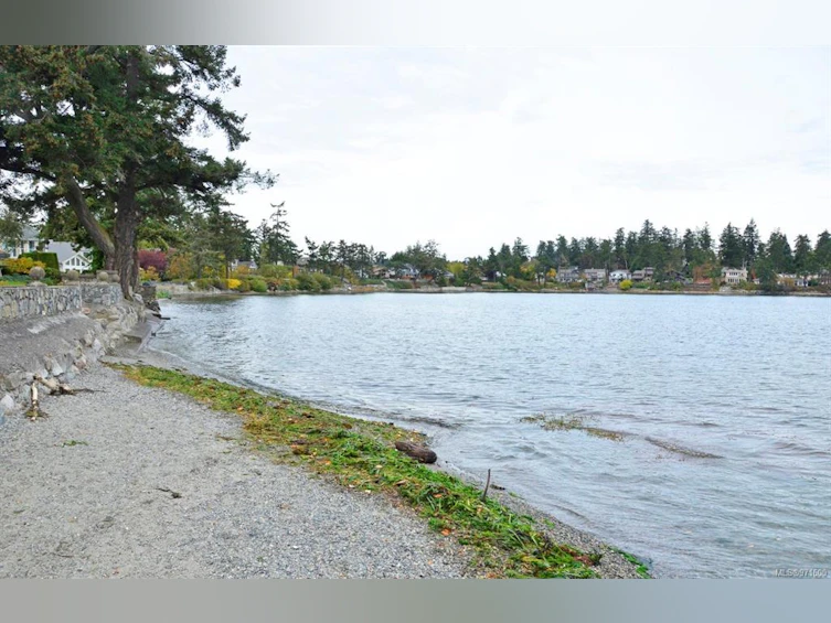 10232 Fifth Street, Sidney, BC, V8L 1X6 - 39