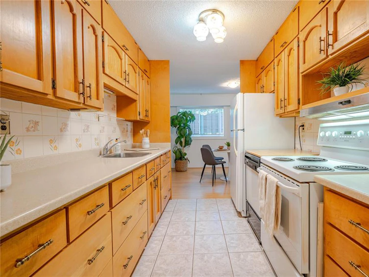 108-25 Government Street, Victoria, BC, V8V 2K4 - 10