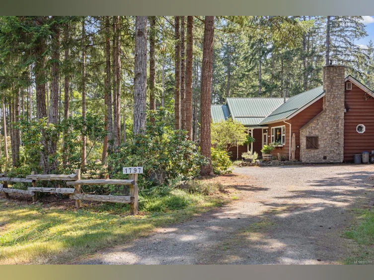 1797 Daye Road, Comox, BC, V9M 4A1 - 2