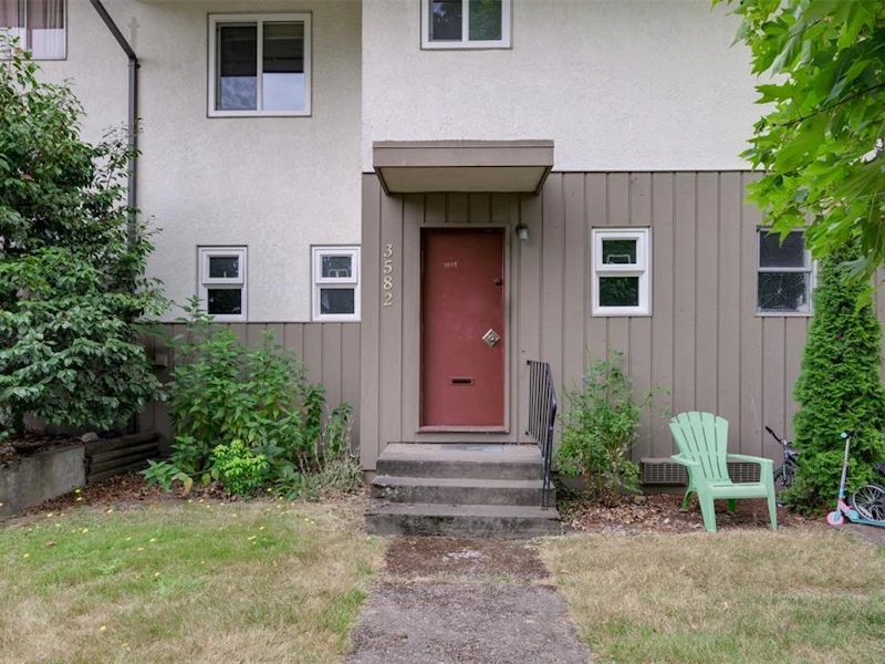 3582 Tillicum Road, Saanich BC V8Z 4H4