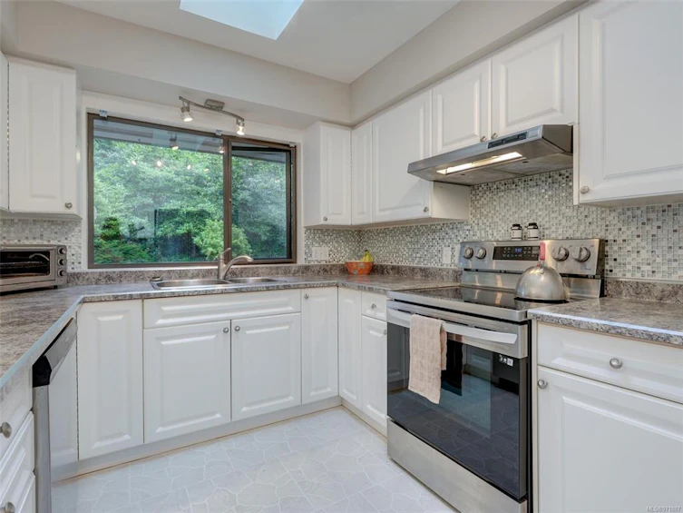 1666 Stuart Park Terrace, North Saanich, BC, V8L 4N5 - 8