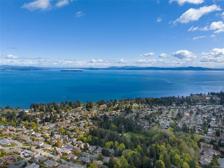 404-940 Boulderwood Rise, Saanich, BC, V8Y 3G5