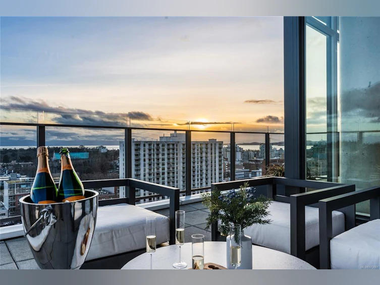 PH1801-960 Yates Street, Victoria, BC, V8V 3M3 - 38