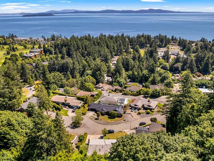 5254 Westover Place, Saanich, BC, V8Y 1P6 - 10