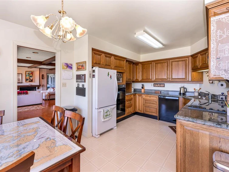 5254 Westover Place, Saanich, BC, V8Y 1P6 - 17