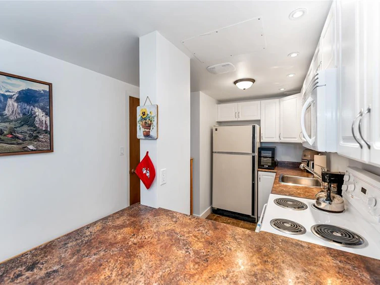 5254 Westover Place, Saanich, BC, V8Y 1P6 - 35