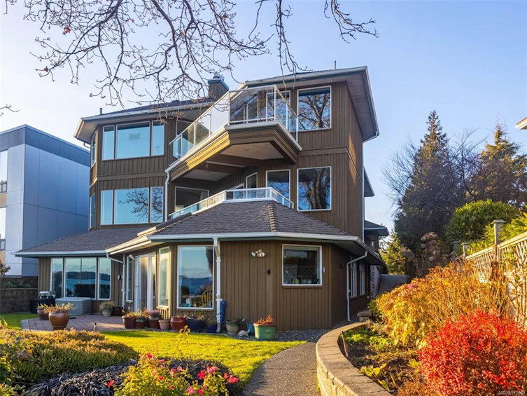 6-9675 First Street, Sidney, BC, V8L 3C8 - 2