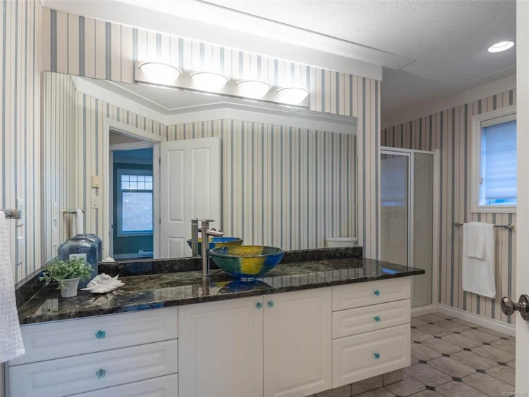 6-9675 First Street, Sidney, BC, V8L 3C8 - 29