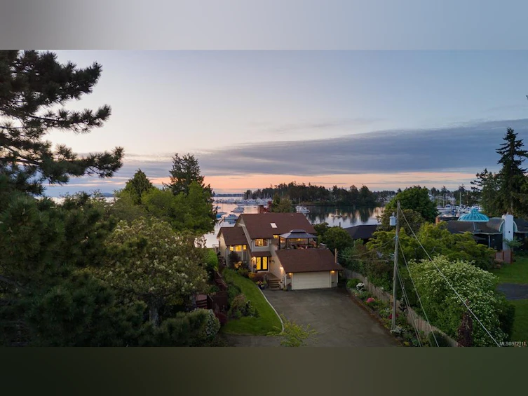 10639 Blue Heron Road, North Saanich, BC, V8L 3X9