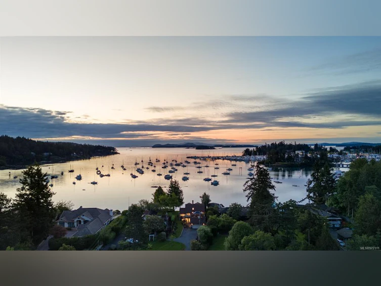 10639 Blue Heron Road, North Saanich, BC, V8L 3X9 - 2