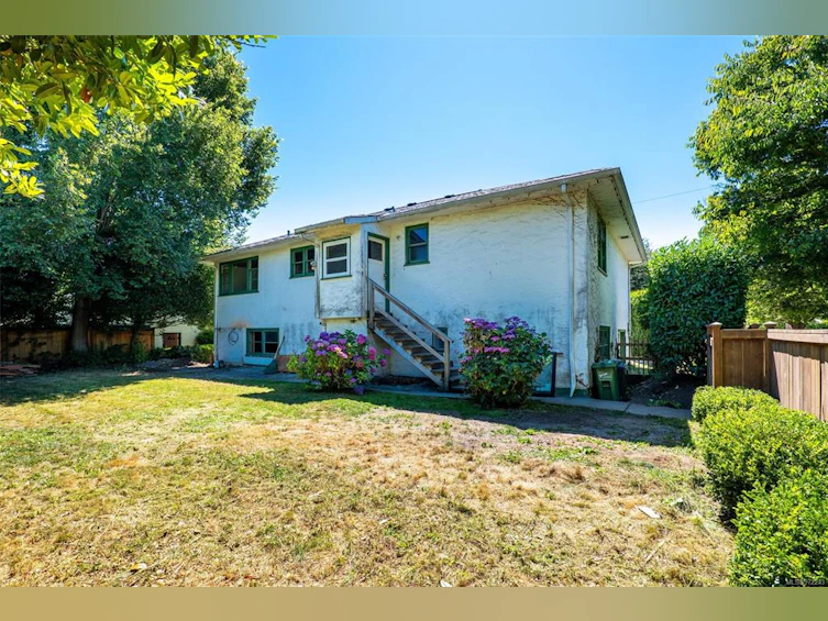 1160 Oxford Street, Victoria, BC, V8V 2V4 - 4