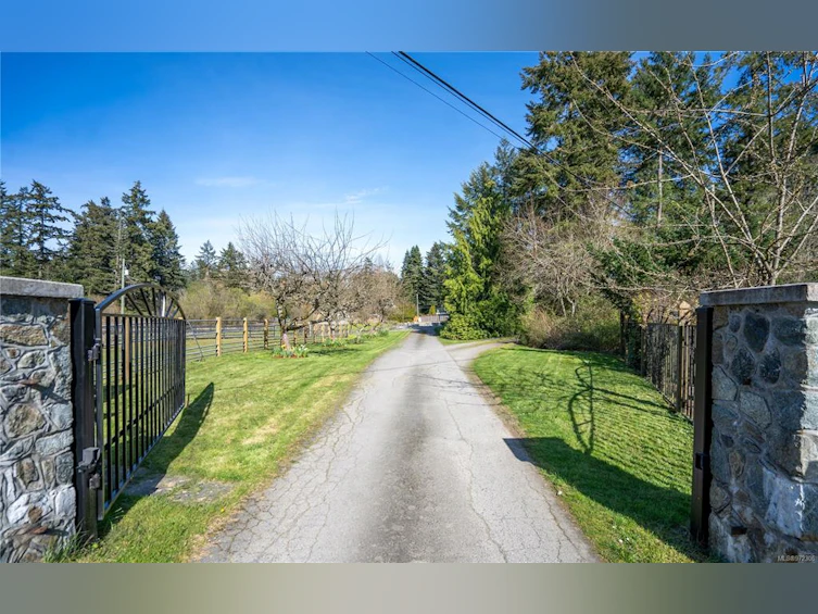 4821 Elk Road, Saanich, BC, V9E 2E6 - 2