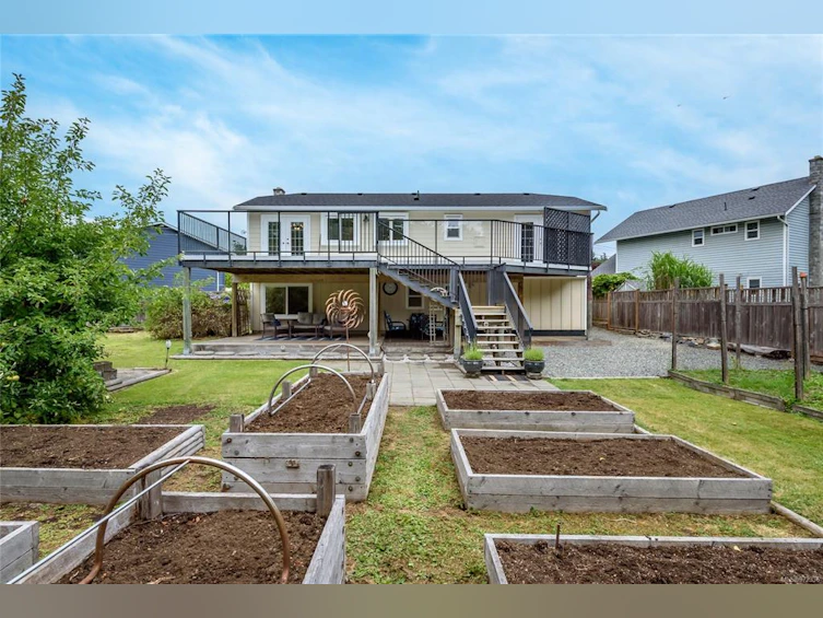 1671 Maquinna Avenue, Comox, BC, V9M 3K9