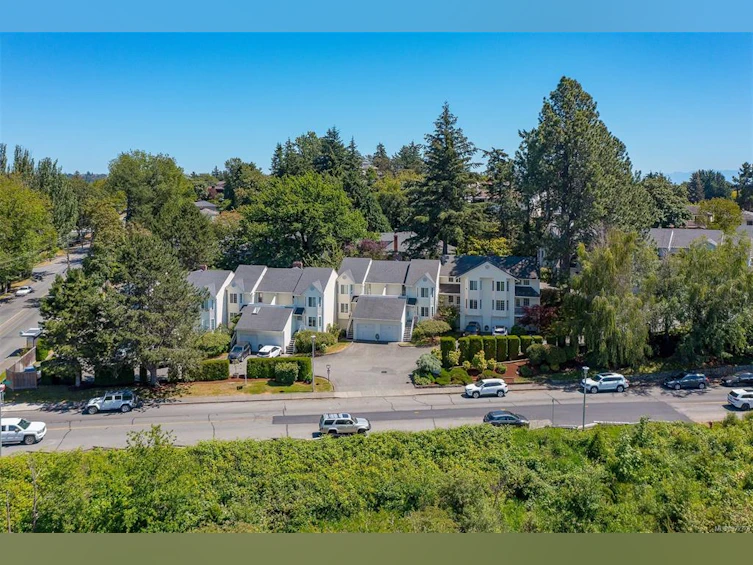 8-3993 Columbine Way, Saanich, BC, V8Z 6Z2 - 3