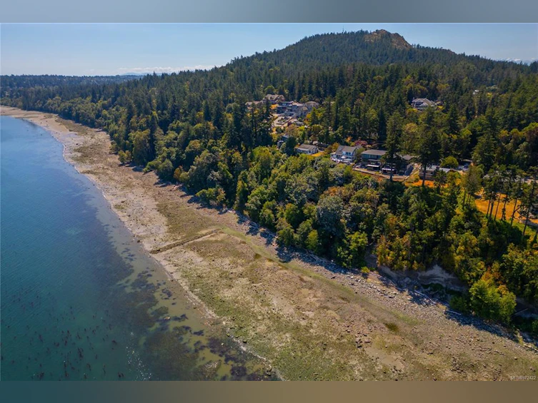 B-4601 Cordova Bay Road, Saanich, BC, V8X 3V6