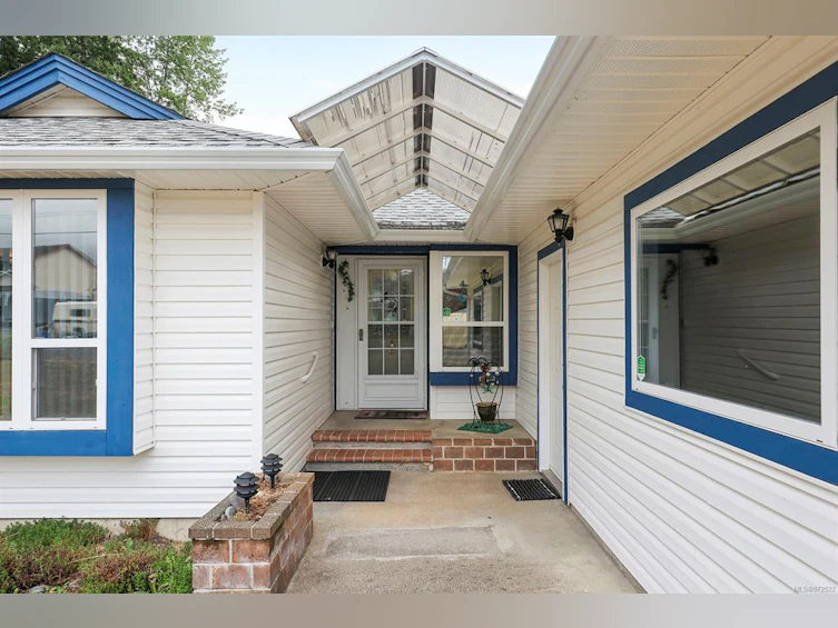 2810 Ulverston Avenue, Cumberland, BC, V0R 1S0 - 3