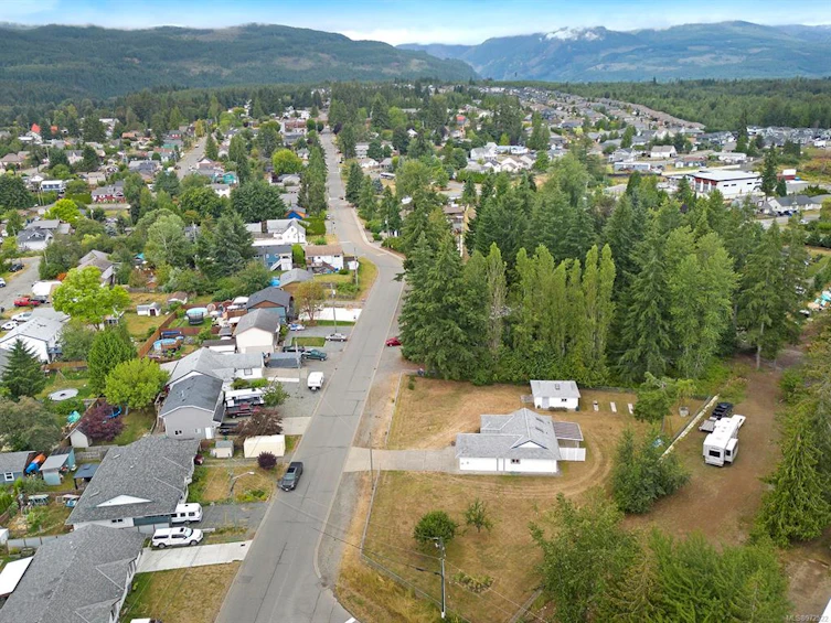 2810 Ulverston Avenue, Cumberland, BC, V0R 1S0 - 10
