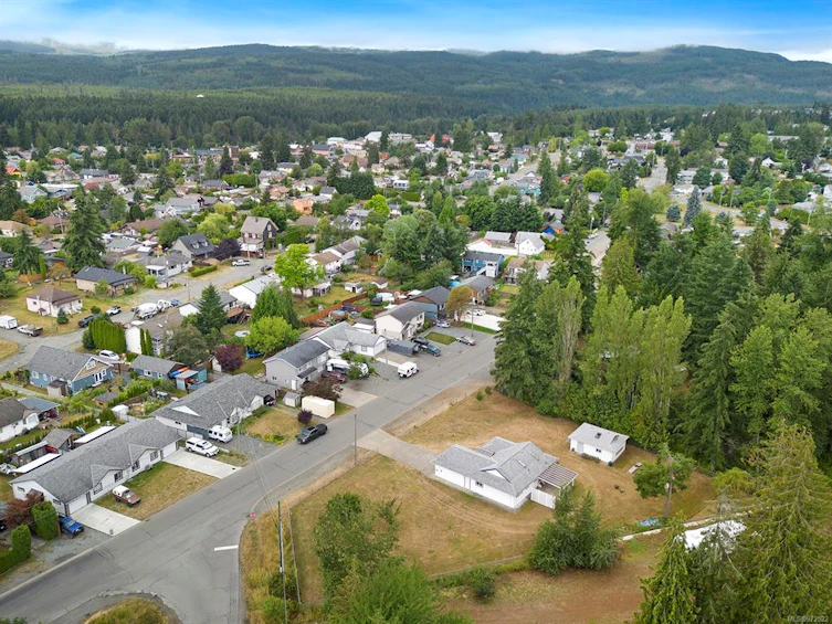 2810 Ulverston Avenue, Cumberland, BC, V0R 1S0 - 11