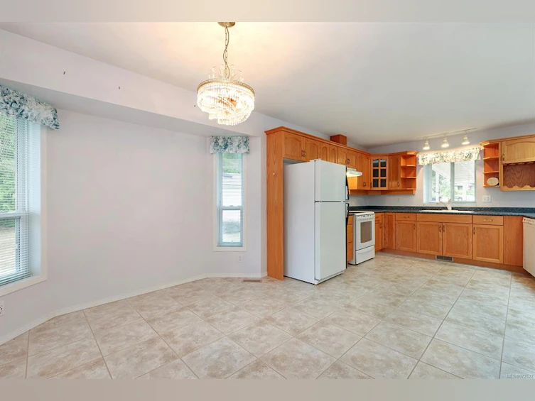 2810 Ulverston Avenue, Cumberland, BC, V0R 1S0 - 17