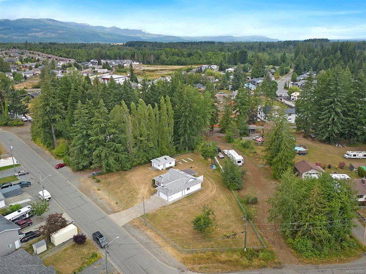 2810 Ulverston Avenue, Cumberland, BC, V0R 1S0 - 37
