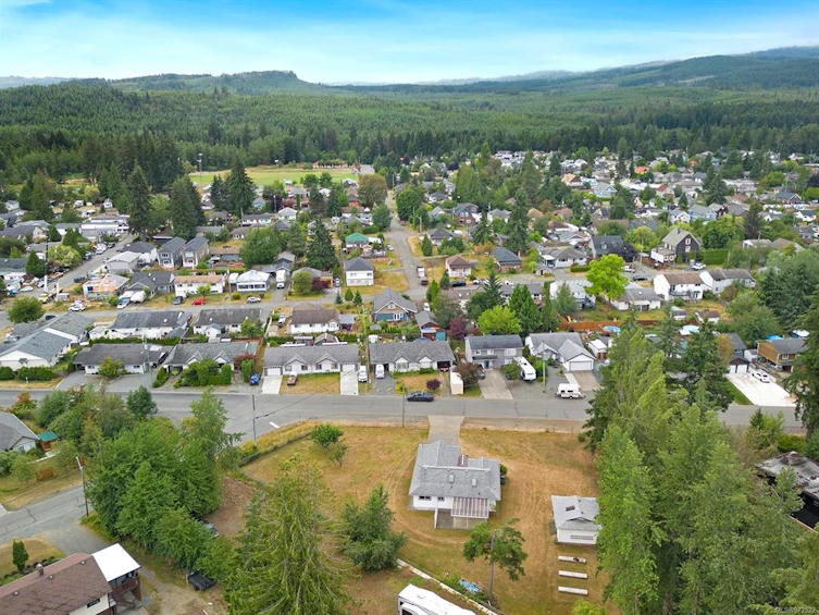 2810 Ulverston Avenue, Cumberland, BC, V0R 1S0 - 39