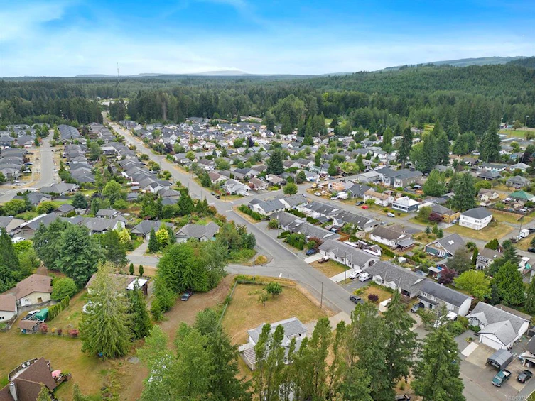 2810 Ulverston Avenue, Cumberland, BC, V0R 1S0 - 41