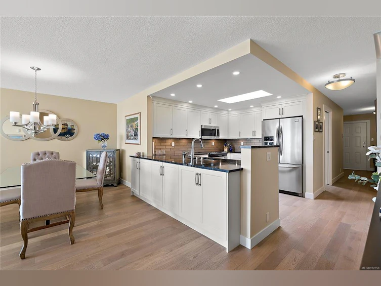 5C-9851 Second Street, Sidney, BC, V8L 3C7 - 5