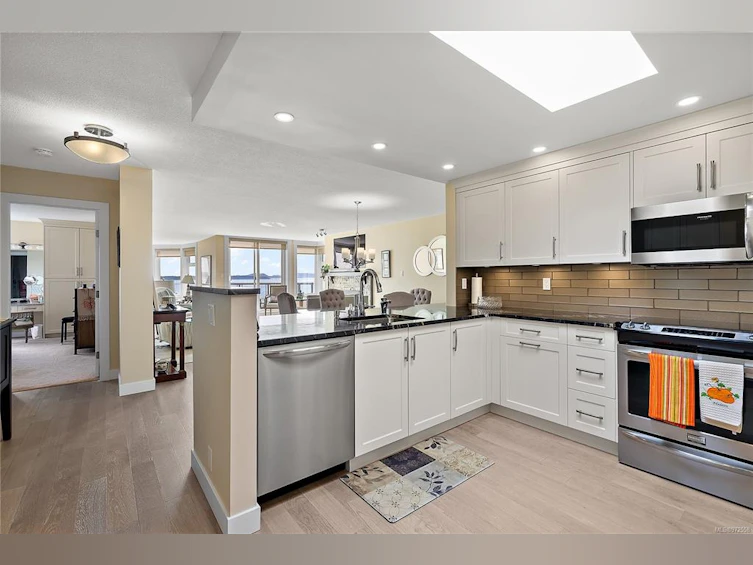 5C-9851 Second Street, Sidney, BC, V8L 3C7 - 16