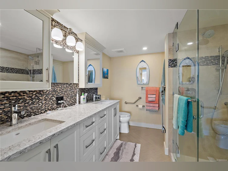 5C-9851 Second Street, Sidney, BC, V8L 3C7 - 19