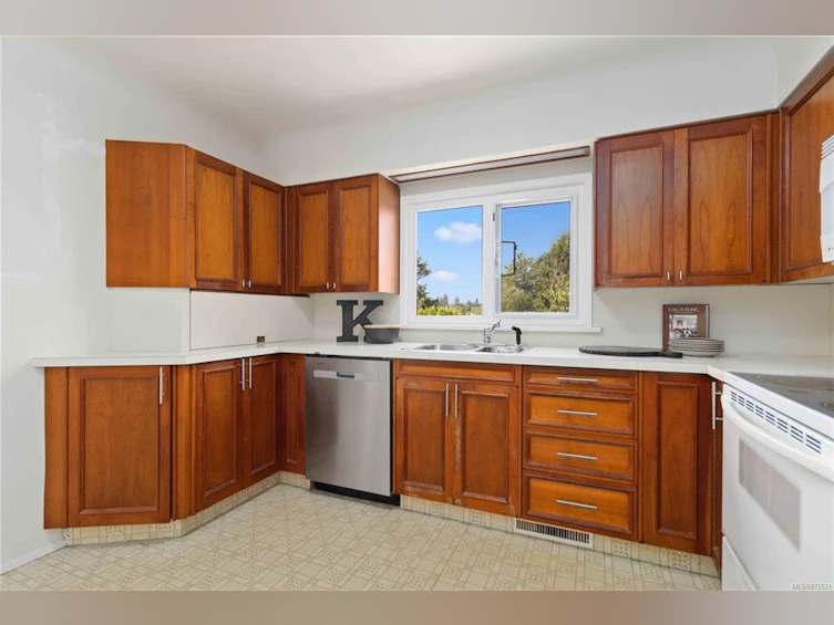 430 Lampson Street, Esquimalt, BC, V9A 5Z2 - 24
