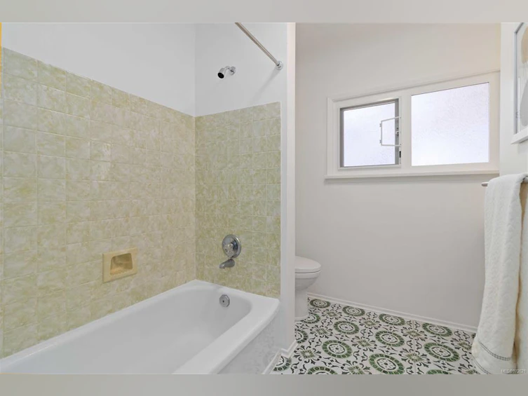 430 Lampson Street, Esquimalt, BC, V9A 5Z2 - 39