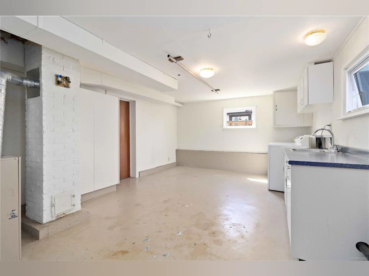 430 Lampson Street, Esquimalt, BC, V9A 5Z2 - 41