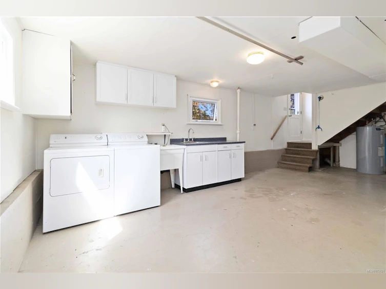 430 Lampson Street, Esquimalt, BC, V9A 5Z2 - 43