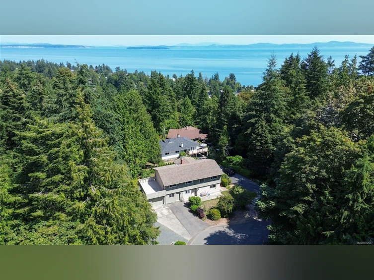 5091 Catalina Terrace, Saanich, BC, V8Y 2A6 - 2
